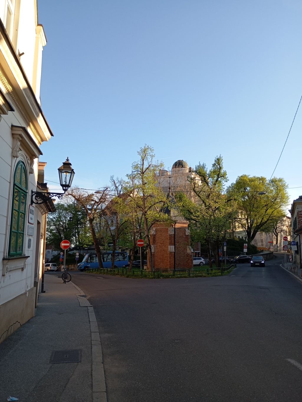 Ilirski trg. Popov toranj